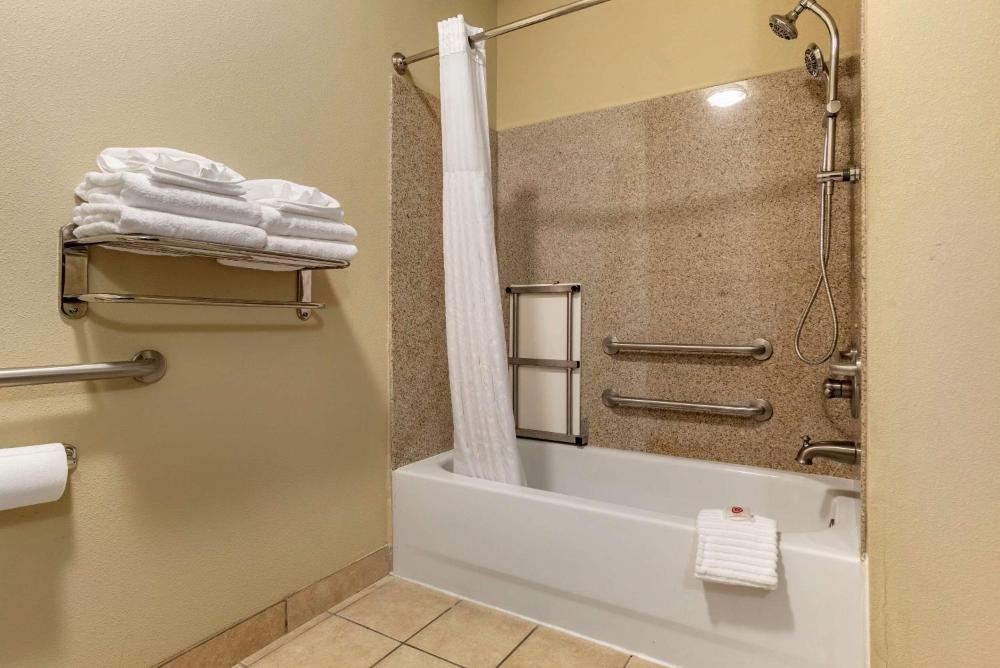 Comfort Suites Airport South Image 11