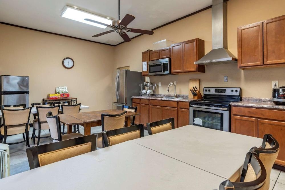 Comfort Suites Airport South Image 15
