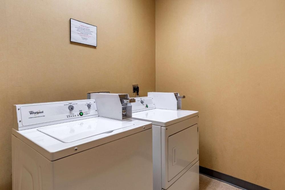 Comfort Suites Airport South Image 16