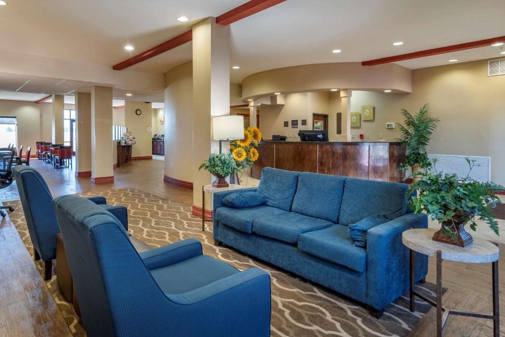 Comfort Suites Airport South Image 18