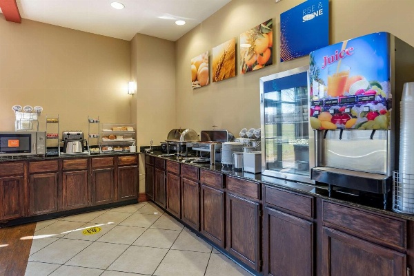 Comfort Suites Airport South image 3